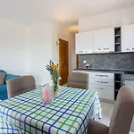 Apartman Bezauberndes Mit Einzigartigem Meerblick, Waschmaschine, Grill