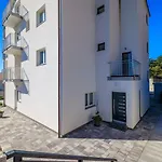 Bezauberndes Mit Einzigartigem Meerblick, Waschmaschine, Grill Crikvenica
