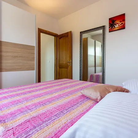 Apartment Bezauberndes Mit Einzigartigem Meerblick, Waschmaschine, Grill