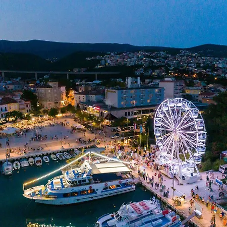 Bezauberndes Mit Einzigartigem Meerblick, Waschmaschine, Grill Apartment Crikvenica